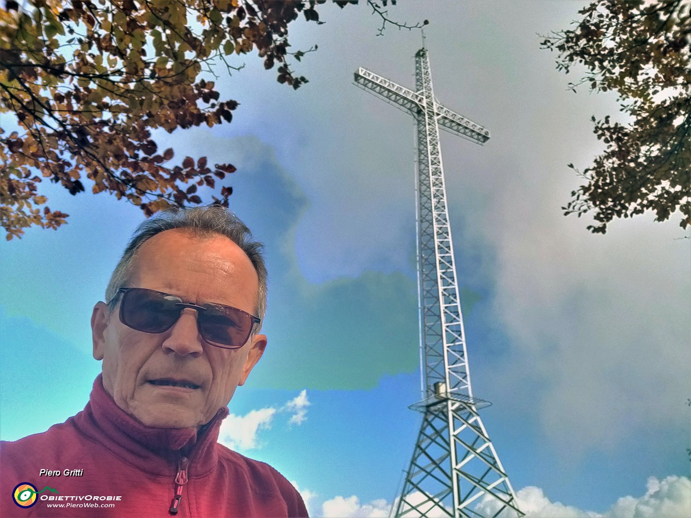 49 Alla croce (ben 22 m) di vetta del Monte Zucco (1232 m).jpg